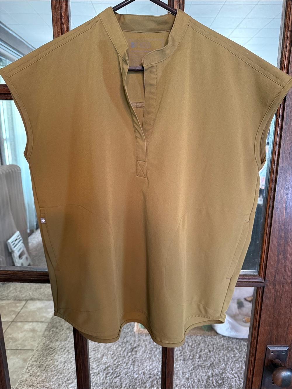 FIGS Technical Collection Sleeveless Mandarin Collar Scrub Top Olive Green Small